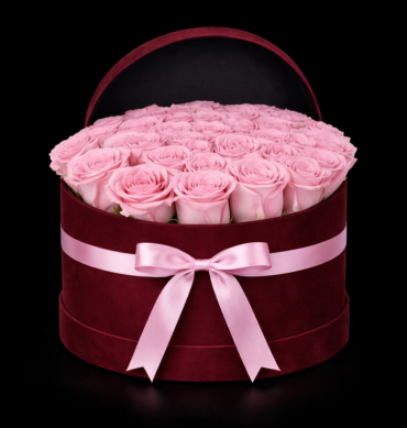 45to50 pcs purple roses inside the box