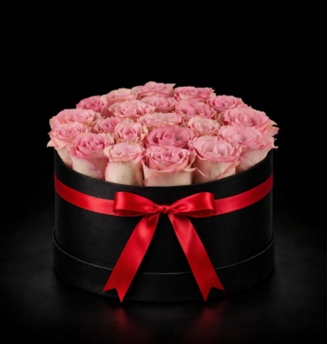 Light pink roses 18to20 pcs inside the round box
