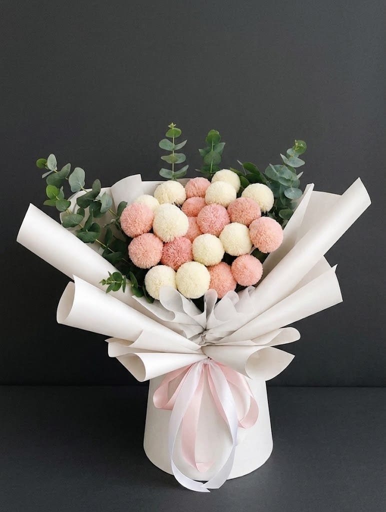 Ping-Pong pink and white 20 pcs with eucalyptus
