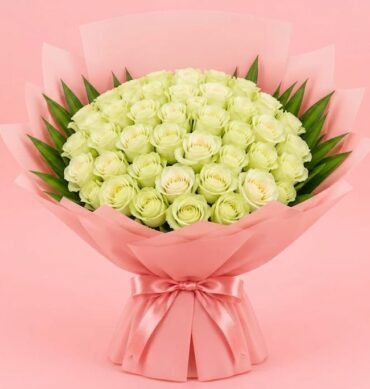 35pcs White Roses with baby breath and accessories