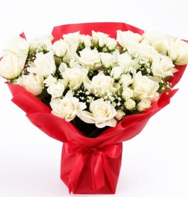 Baby Rose white 10pcs with 15pcs white roses and baby breath for white Lovers