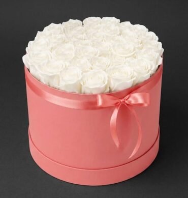 51 pcs White Rose inside the round box