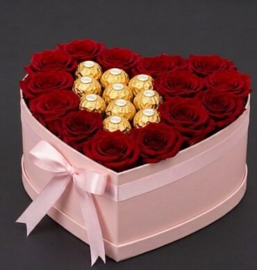 Red Rose 15 to 2o pcs with 10pcs Ferrero chocolate inside the heard box